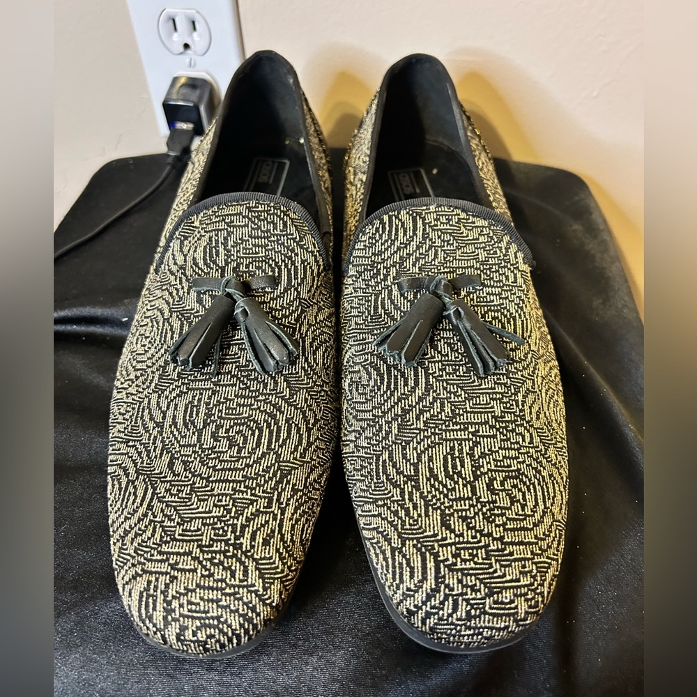 Asos Design Men’s black and Rose Gold loafer size US 9.